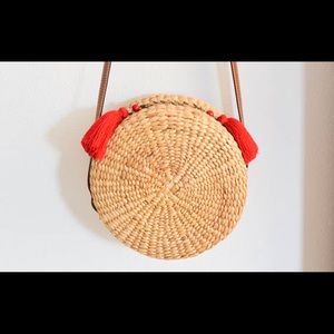 Weaved crossbody bag with tassels